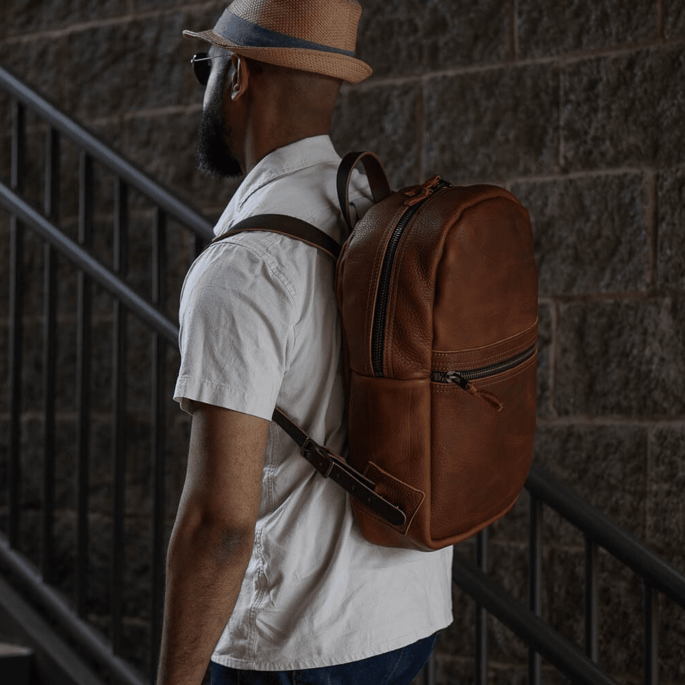 CLASSIC ZIPPERED LEATHER BACKPACK