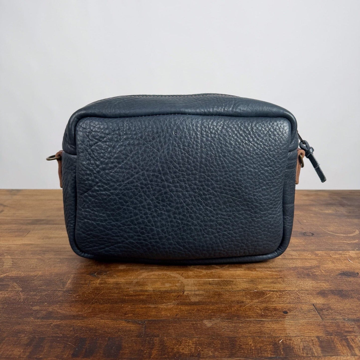 SARAH LEATHER CROSSBODY - NAVY - ZIP FRONT POCKET - NEARLY PERFECT - IN STOCK