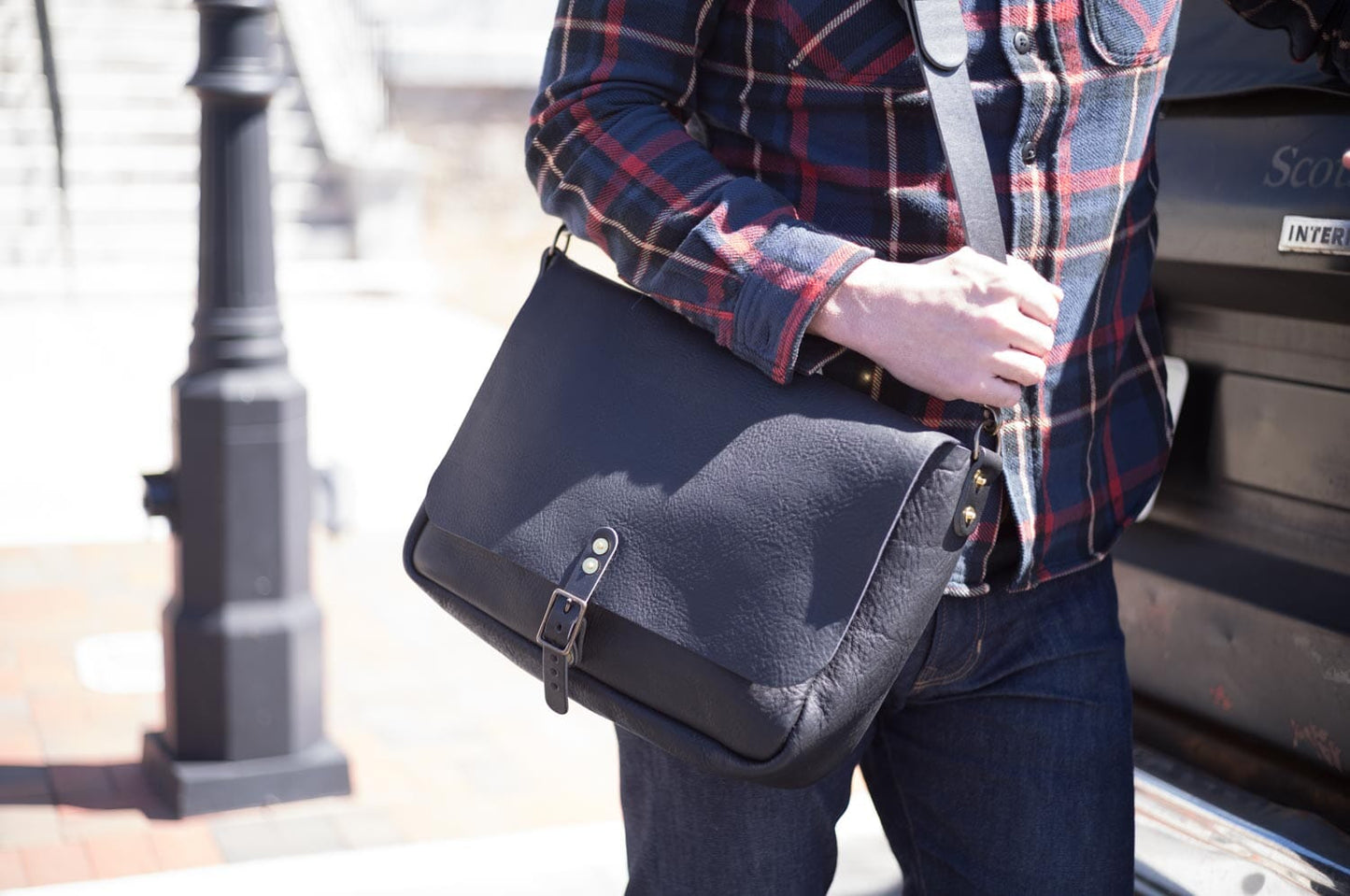 STEPHEN LEATHER MESSENGER BAG - SMALL - IN STOCK