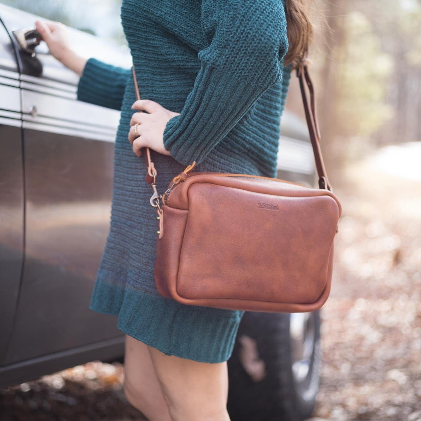SARAH LEATHER CROSSBODY - MEDIUM - GRAPE BISON