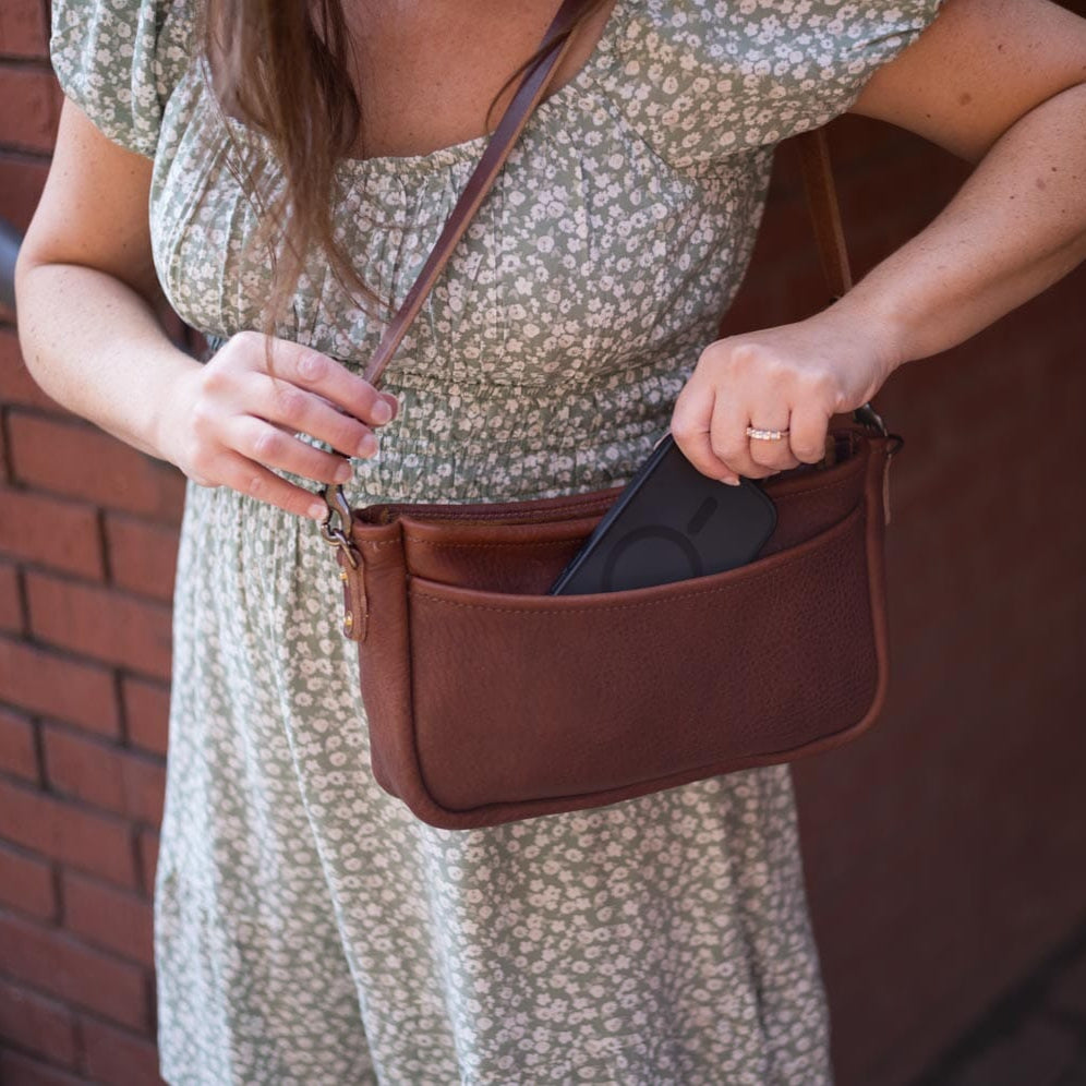 RENNIE LEATHER SHOULDER BAG - BLACK BISON