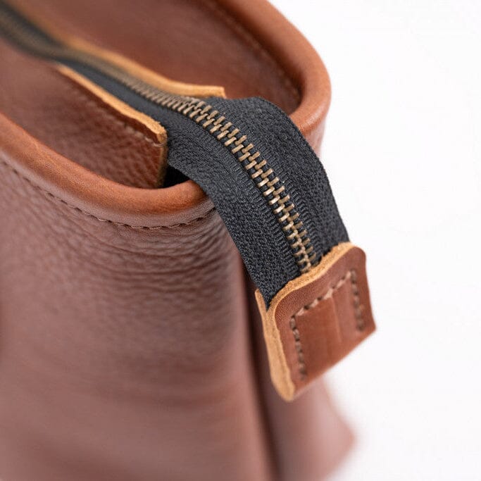 AVERY LEATHER TOTE BAG - MEDIUM - SADDLE - CLOSED ZIPPER - HEMMED FRONT POCKET - IN STOCK