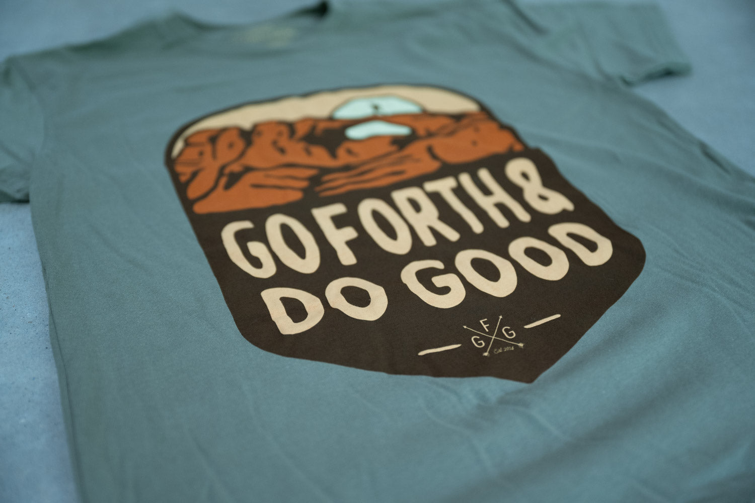 GO FORTH AND DO GOOD - ARCHES NP - T-SHIRT