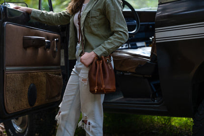 LEATHER BUCKET BAG - SMALL - WHISKY BISON | MOCHA STRAPS