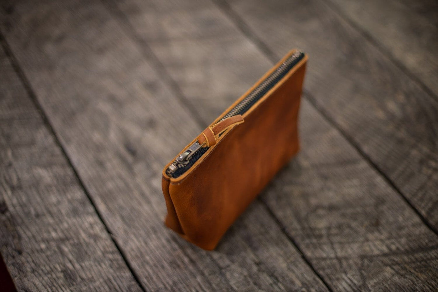 LEATHER ZIPPERED POUCH WITH GUSSET - SMALL - PEACH FUZZ
