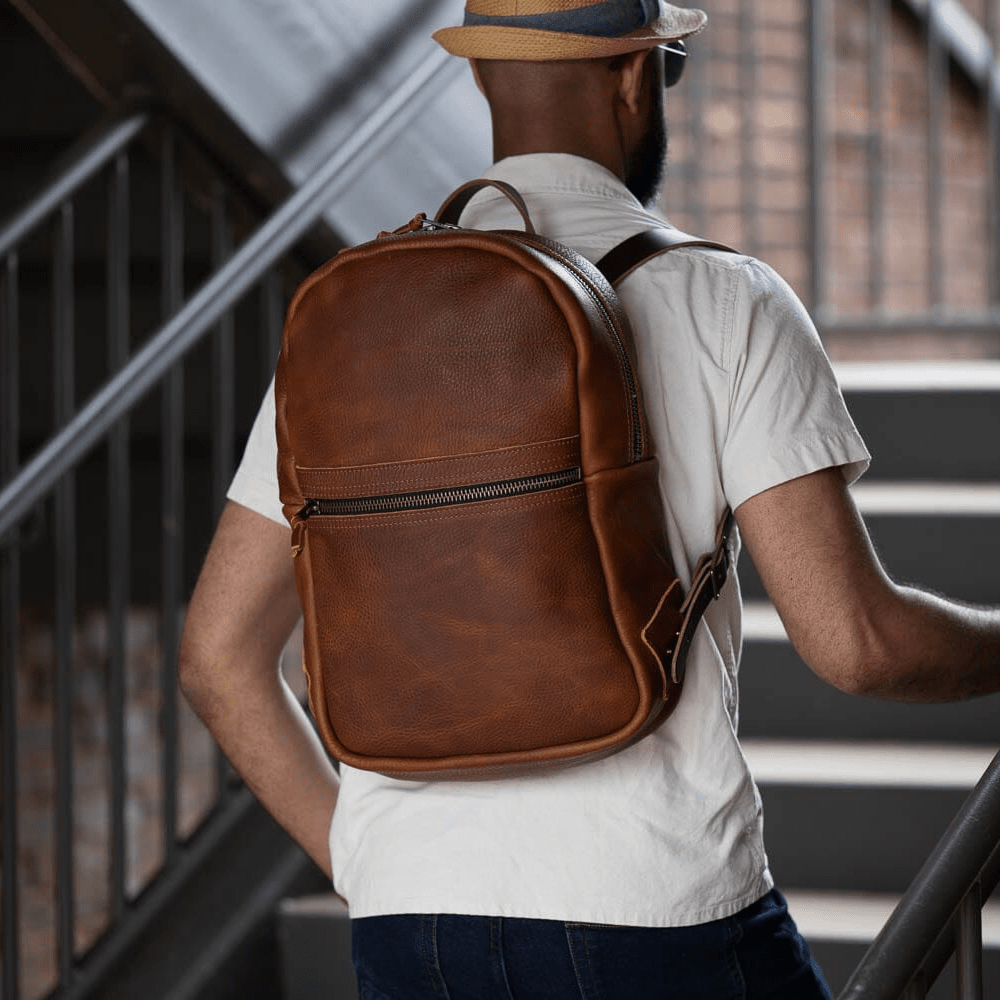 CLASSIC ZIPPERED LEATHER BACKPACK