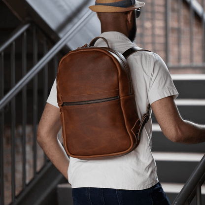 CLASSIC ZIPPERED LEATHER BACKPACK