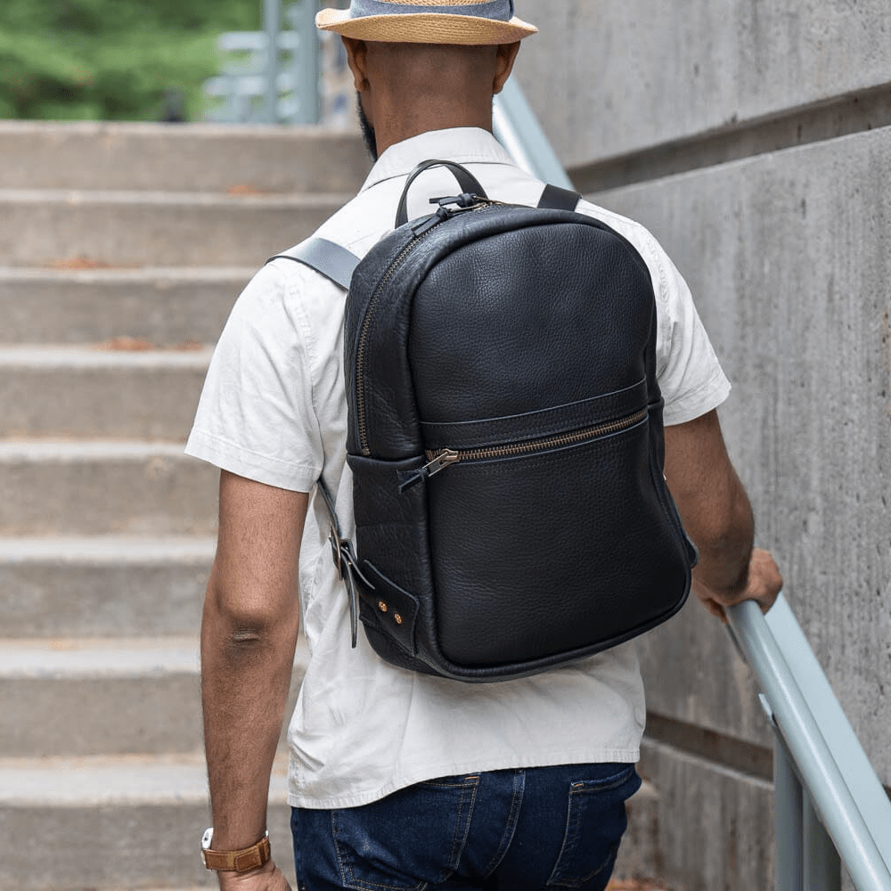 CLASSIC ZIPPERED LEATHER BACKPACK