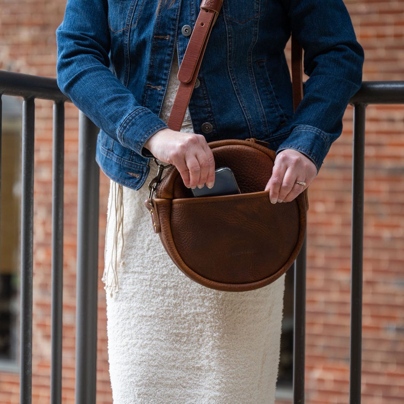 MAPLE CIRCLE CROSSBODY BAG