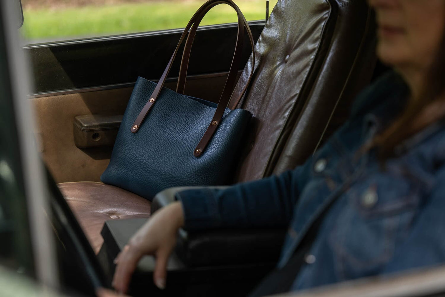 AVERY LEATHER TOTE BAG - SMALL - SMOKEY BLUE