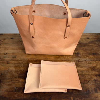 AVERY LEATHER TOTE BAG - MEDIUM - NATURAL VEG TAN - LARGE FRONT POCKET - D-RINGS - 5" HANDLES - 2 LOOSE POCKETS - NEARLY PERFECT - IN STOCK