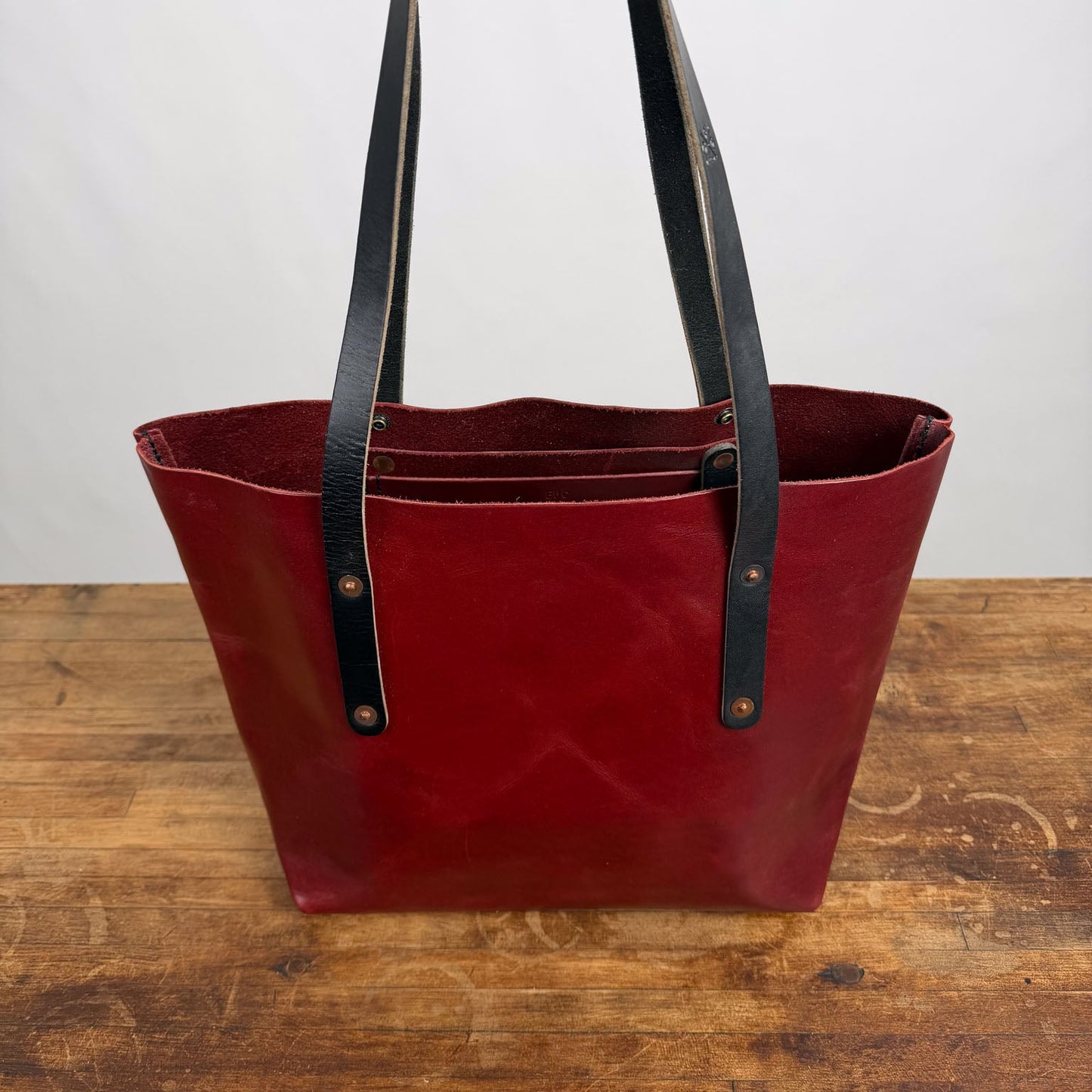 AVERY LEATHER TOTE BAG - MEDIUM - OXBLOOD - HIDDEN SNAPS - NEARLY PERFECT - IN STOCK