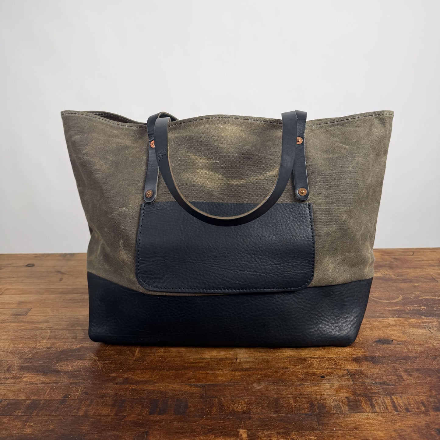 AVERY WAXED CANVAS TOTE BAG - LARGE - FIELD TAN - BLACK LEATHER - FRONT POCKET - HIDDEN SNAPS - NEARLY PERFECT - IN STOCK