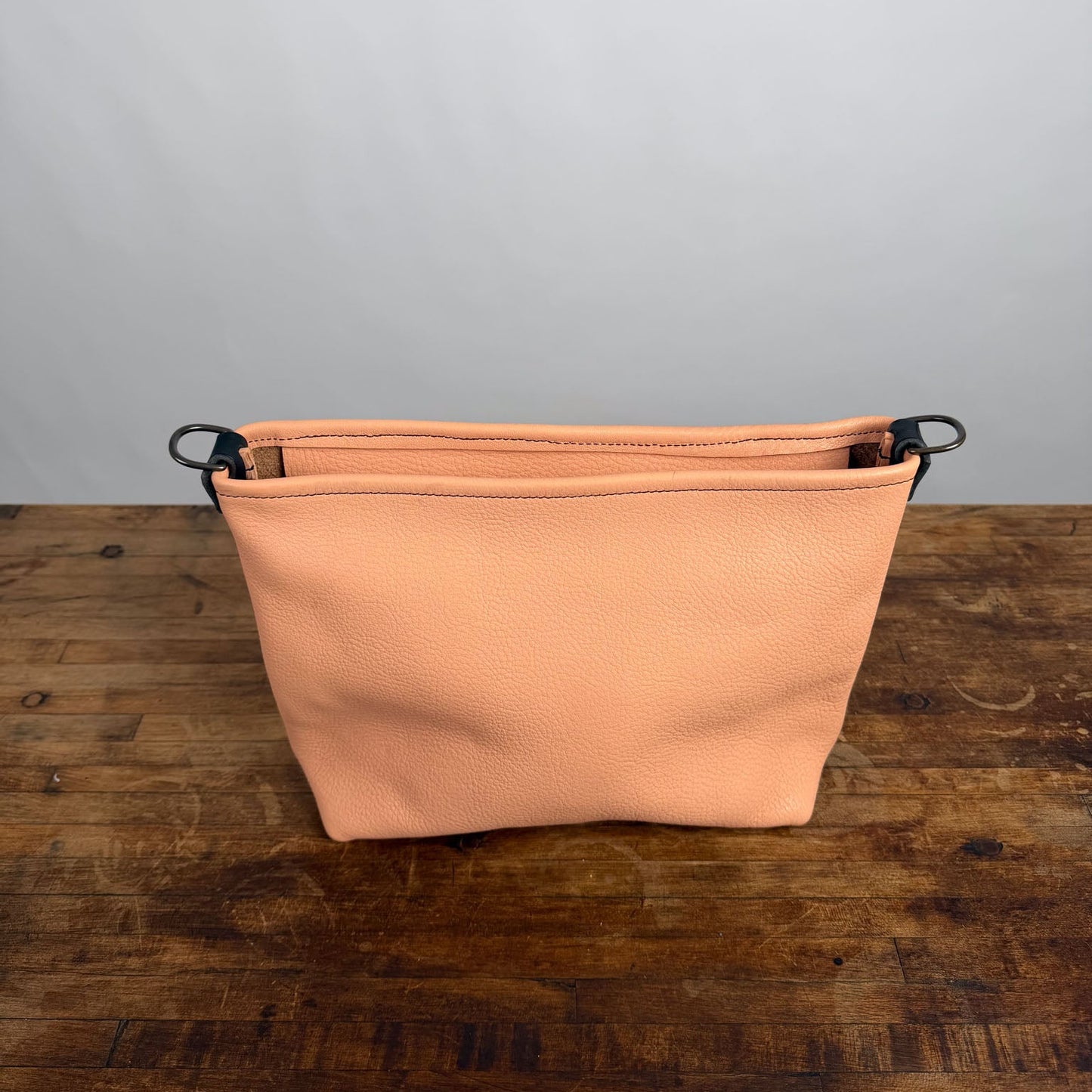 AVERY CROSSBODY - SMALL - PEACH FUZZ - CLOSED ZIPPER - D-RINGS