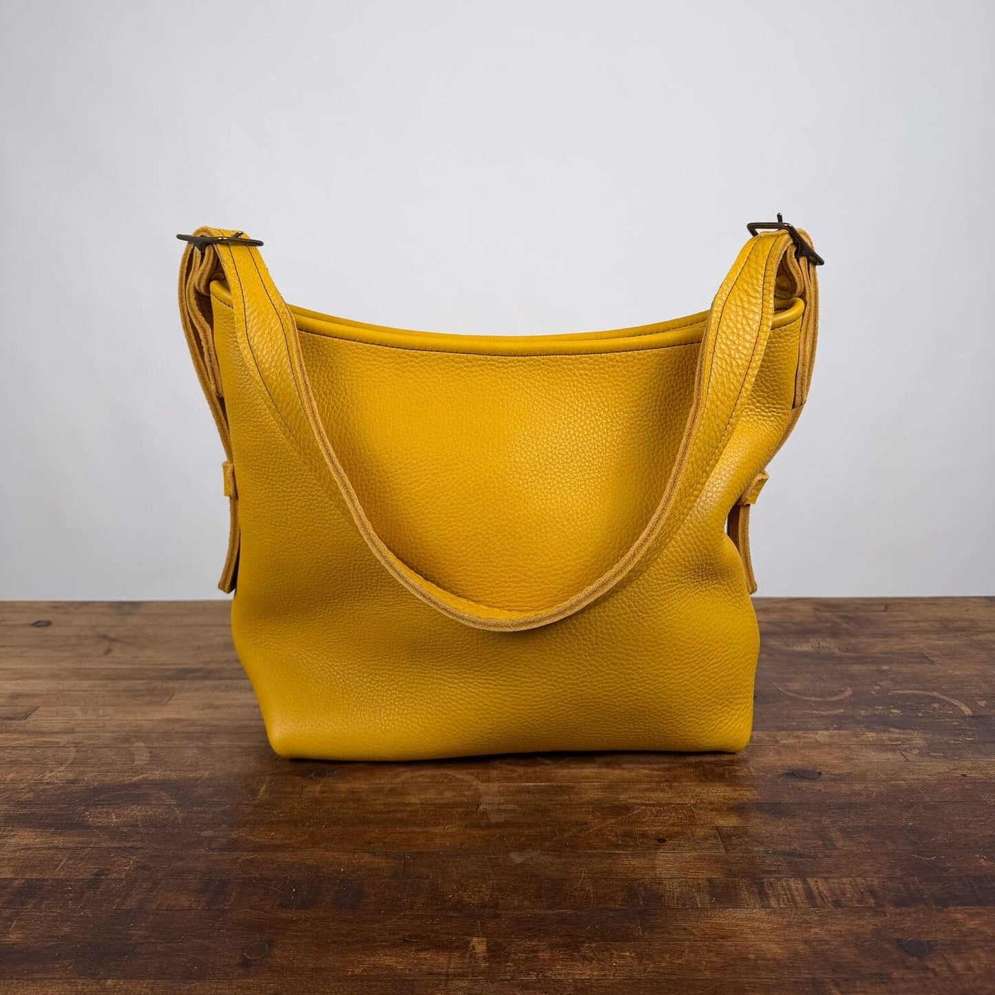JULIANNE LEATHER HOBO BAG - MEDIUM - GOLDEN SUN - ZIPPER - SHORT AND LONG STRAP - NEARLY PERFECT - IN STOCK