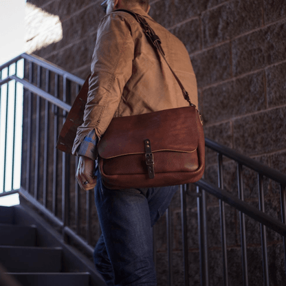 STEPHEN LEATHER MESSENGER BAG - SMALL