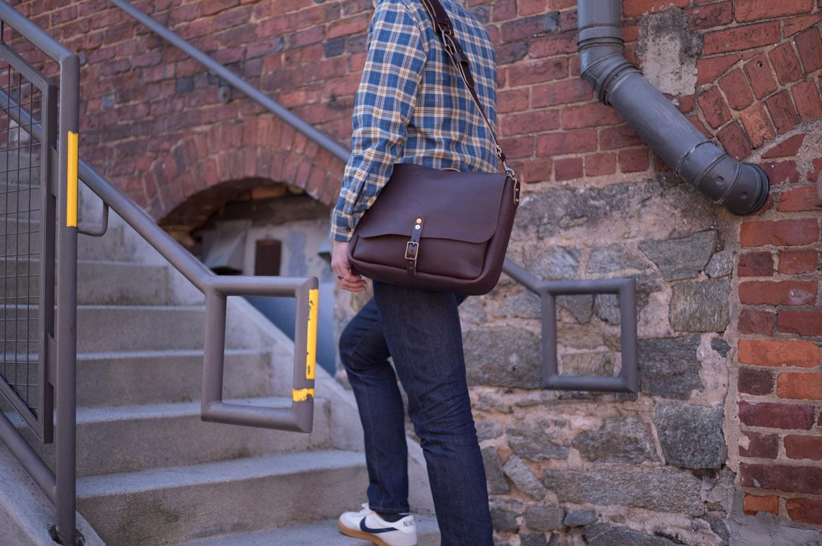 STEPHEN LEATHER MESSENGER BAG - SMALL - CHERRY BISON