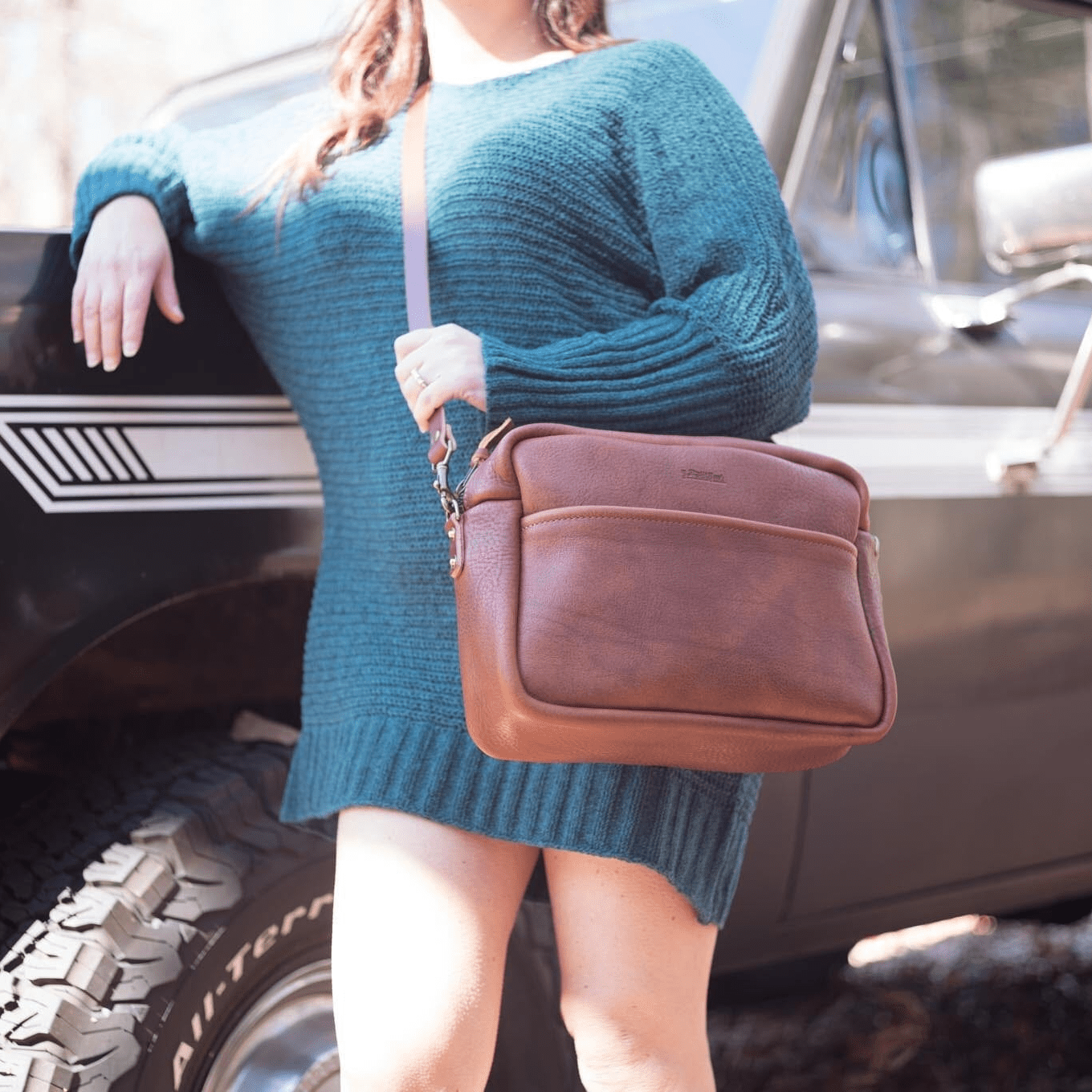 SARAH LEATHER CROSSBODY - LARGE - LEAD GRAY