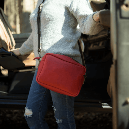 SARAH LEATHER CROSSBODY - MEDIUM - CRIMSON