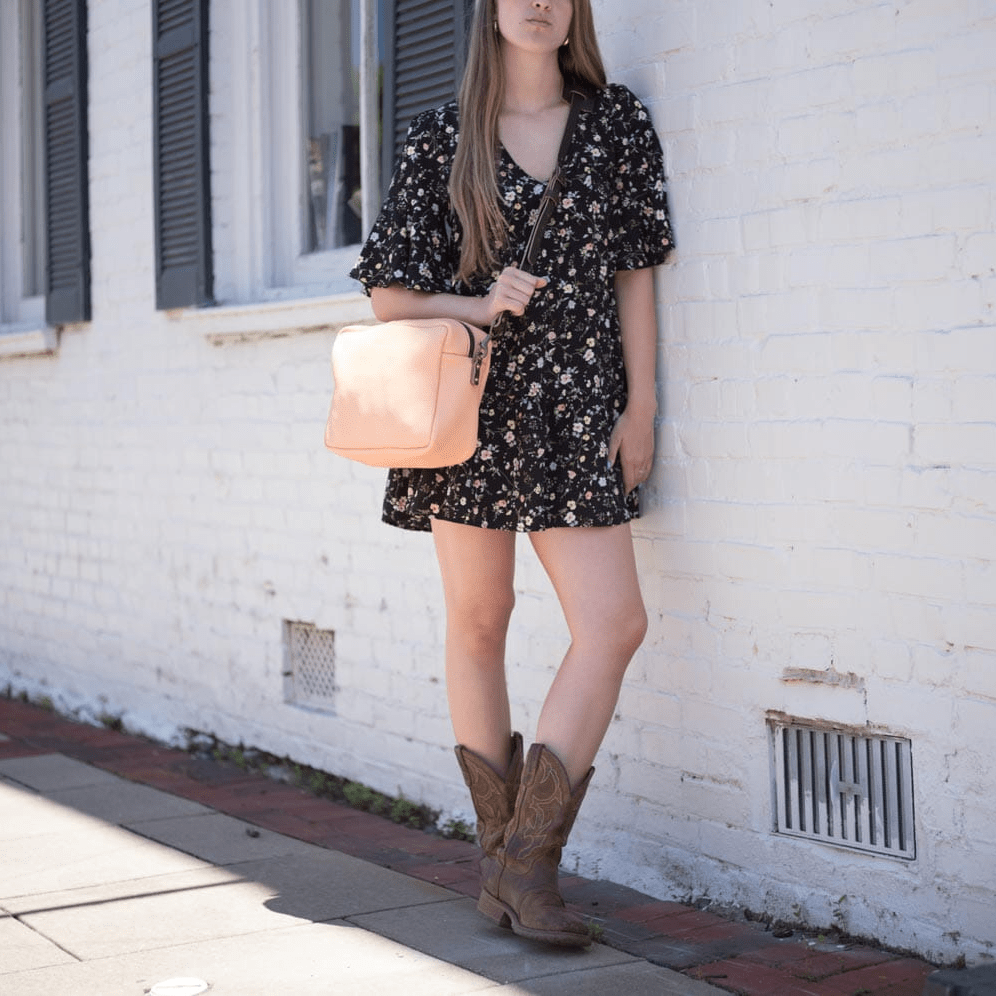 SARAH LEATHER CROSSBODY - LARGE - PEACH FUZZ