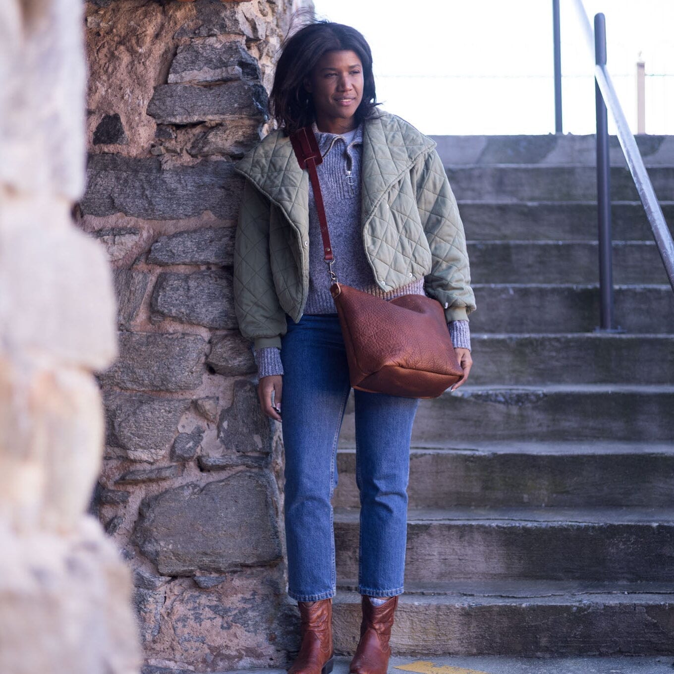 ZIP TOP LEATHER BUCKET BAG