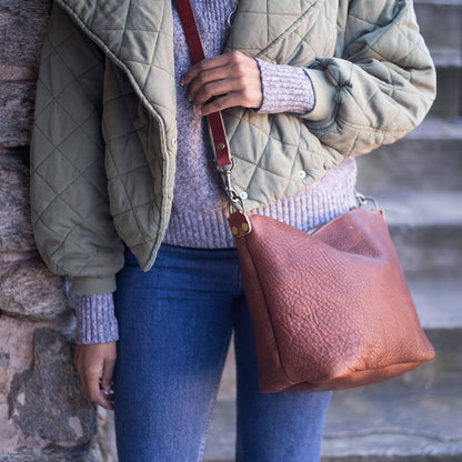 ZIP TOP LEATHER BUCKET BAG