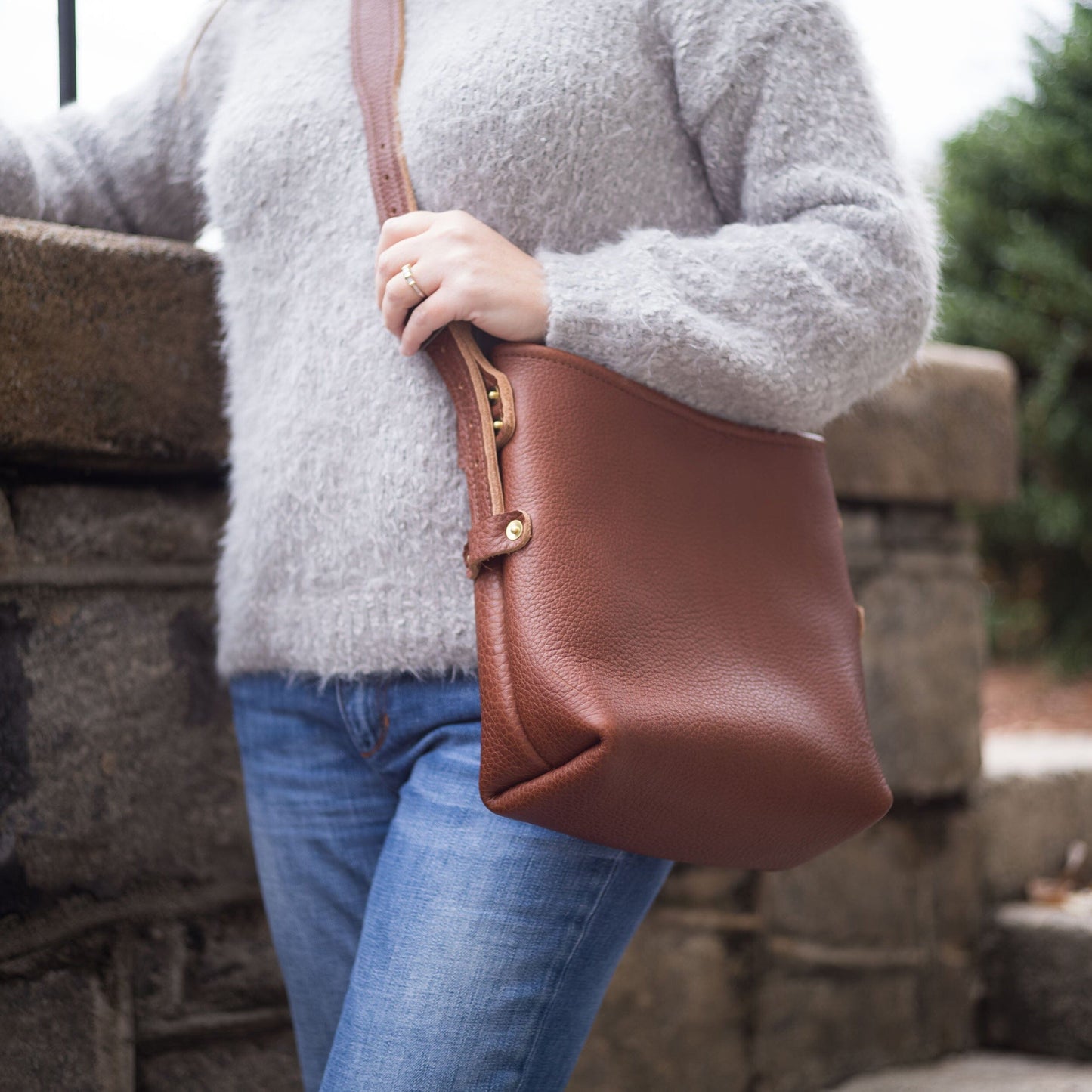 JULIANNE LEATHER HOBO BAG - MINI