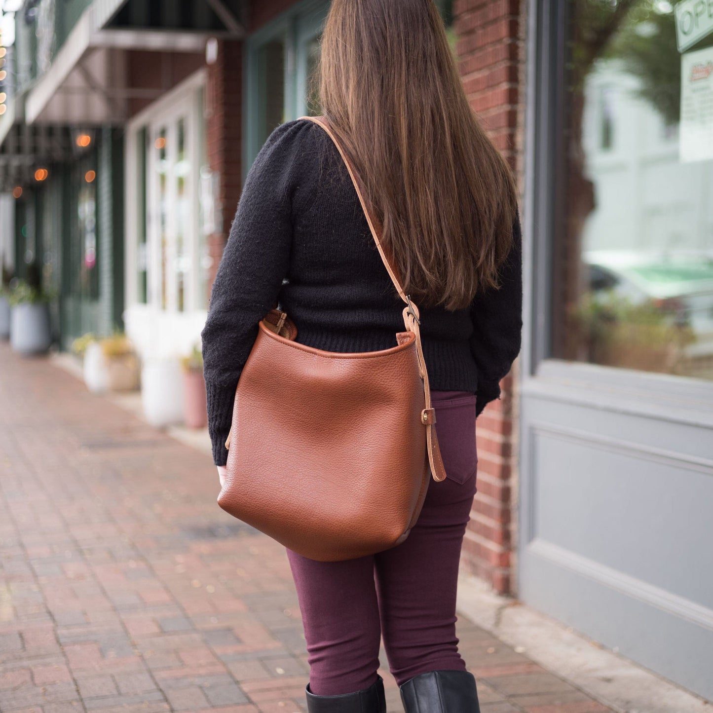 JULIANNE LEATHER HOBO BAG - MEDIUM