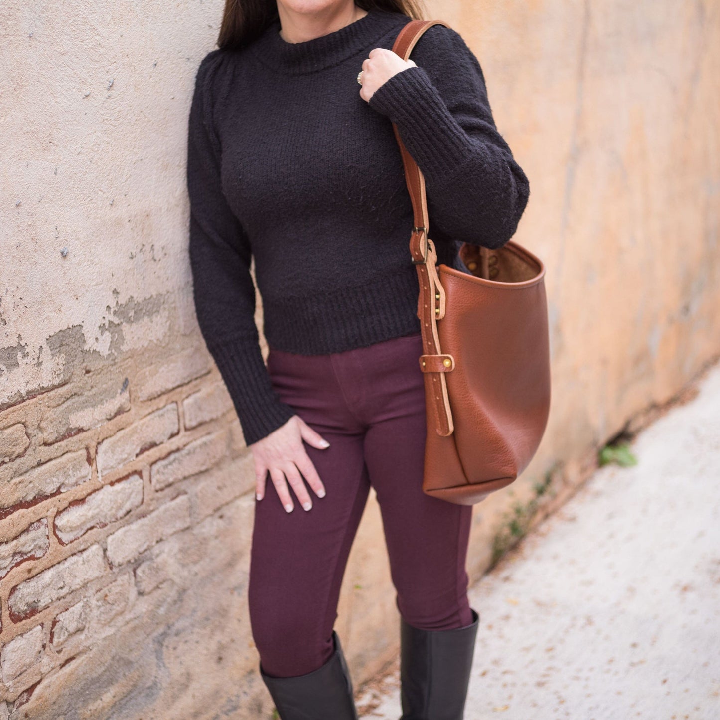 JULIANNE LEATHER HOBO BAG - MEDIUM