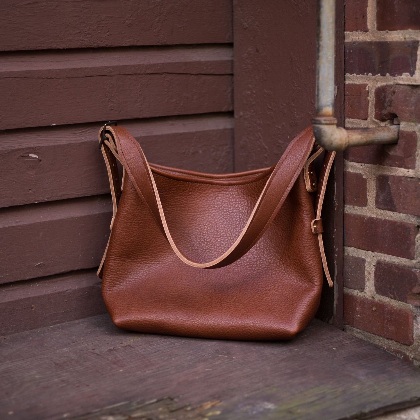 JULIANNE LEATHER HOBO BAG - MEDIUM