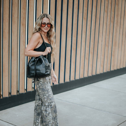 ABBY LEATHER BUCKET BAG - BLACK BISON