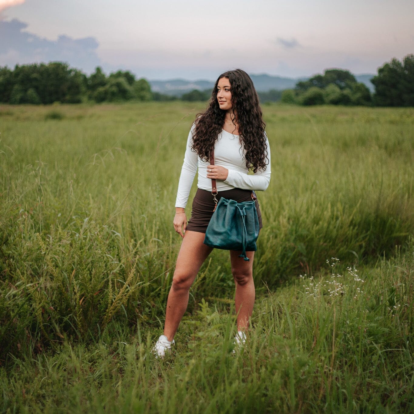 ABBY LEATHER BUCKET BAG - COBALT BISON