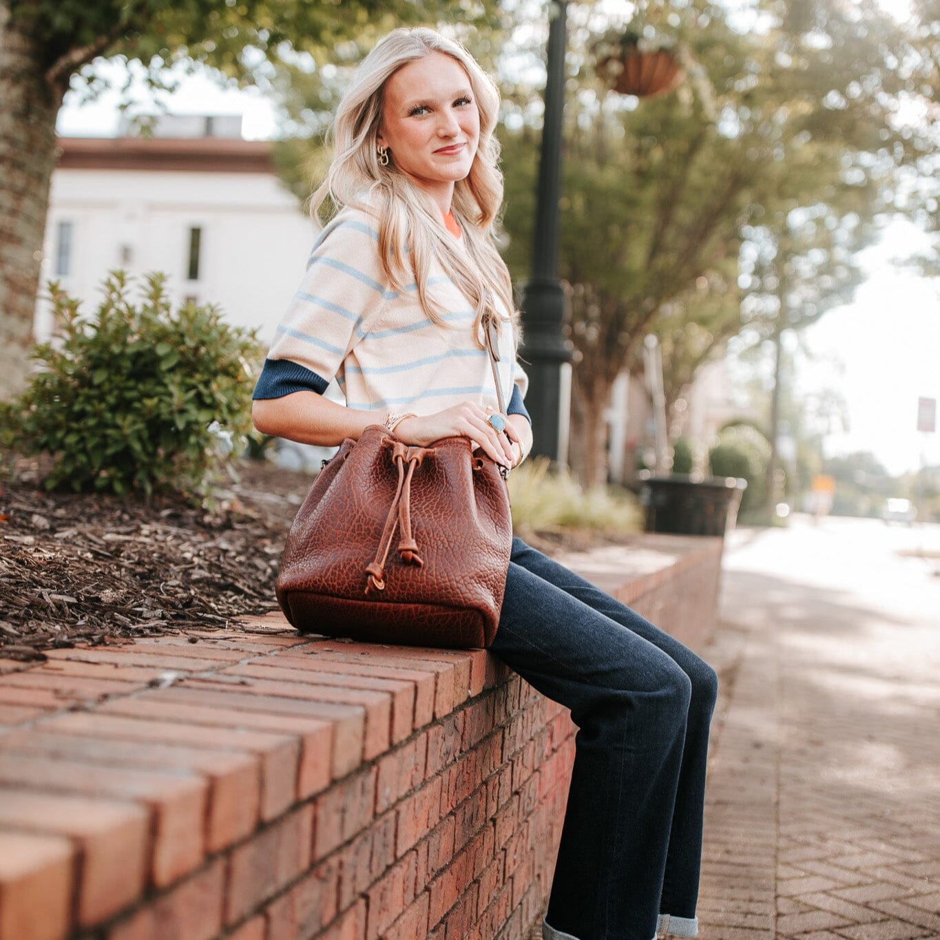 ABBY LEATHER BUCKET BAG - COGNAC BISON