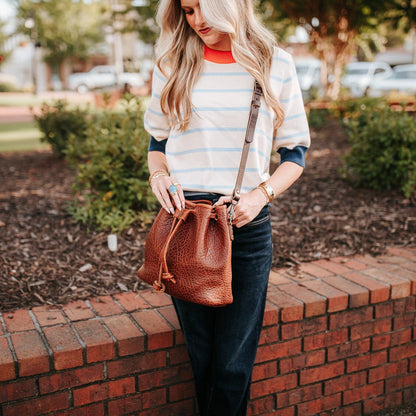 ABBY LEATHER BUCKET BAG - COGNAC BISON