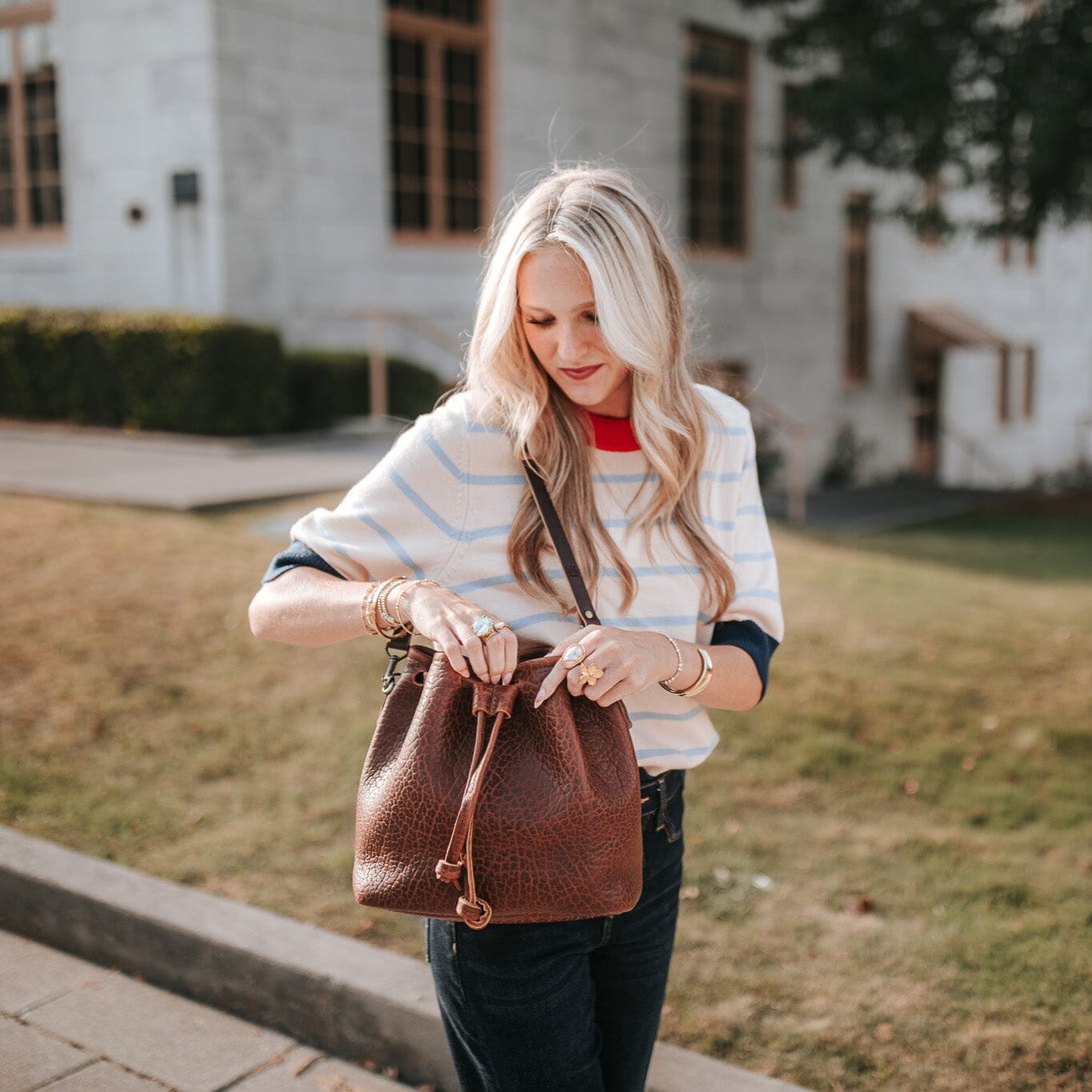 ABBY LEATHER BUCKET BAG - COGNAC BISON