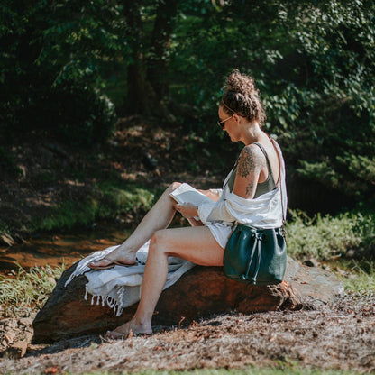 ABBY LEATHER BUCKET BAG - FOREST GREEN