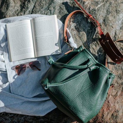 ABBY LEATHER BUCKET BAG - FOREST GREEN