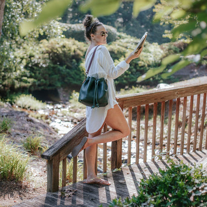 ABBY LEATHER BUCKET BAG - FOREST GREEN