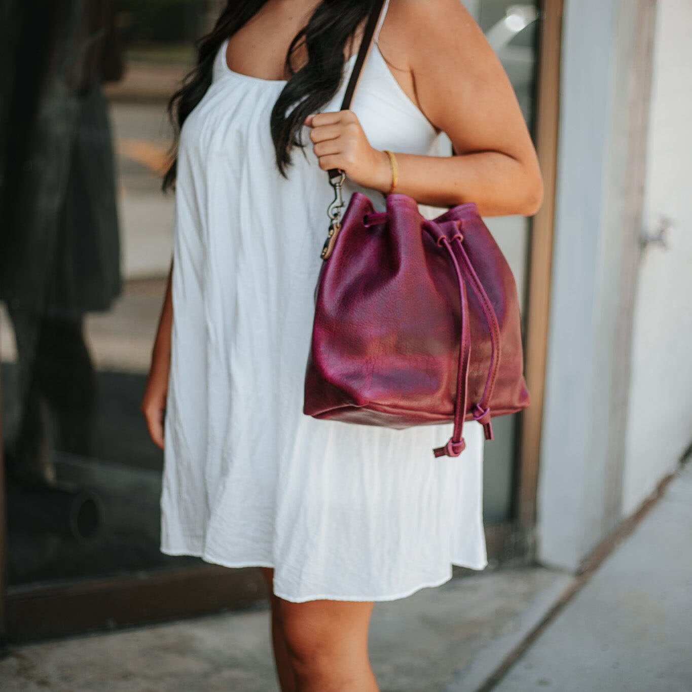 ABBY LEATHER BUCKET BAG - GRAPE BISON