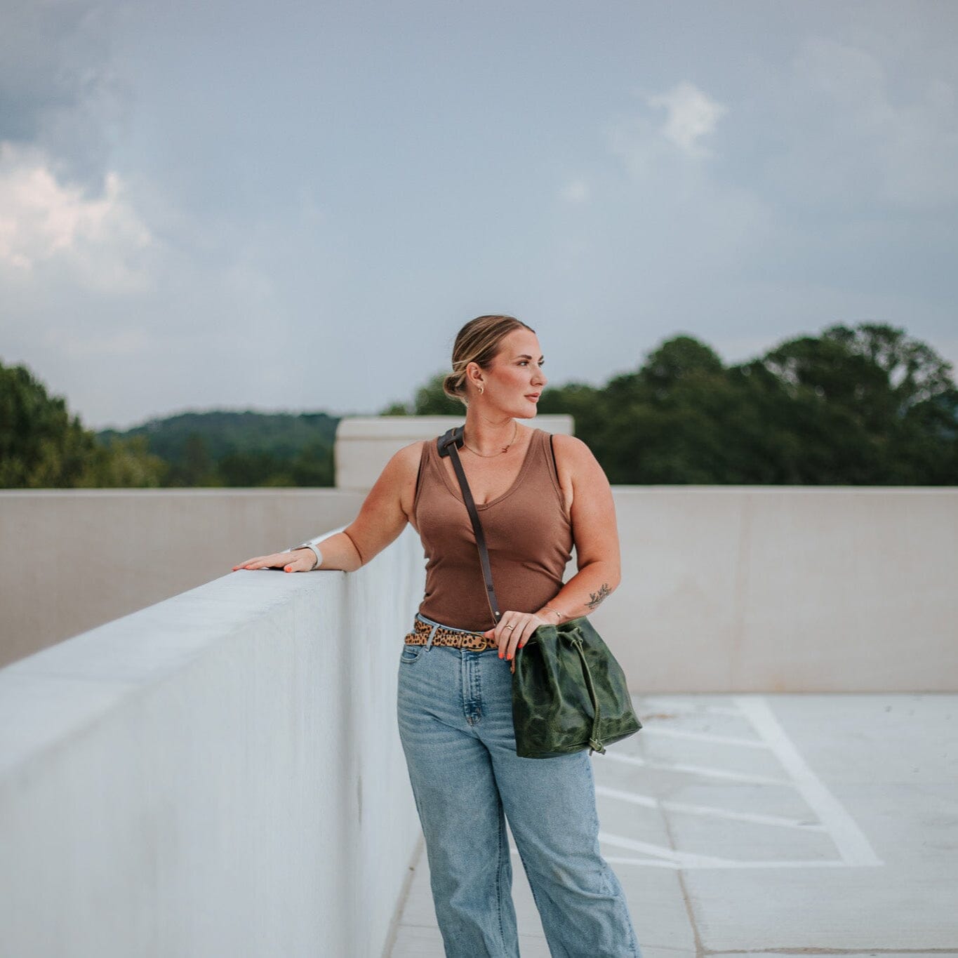 ABBY LEATHER BUCKET BAG - JADE BISON