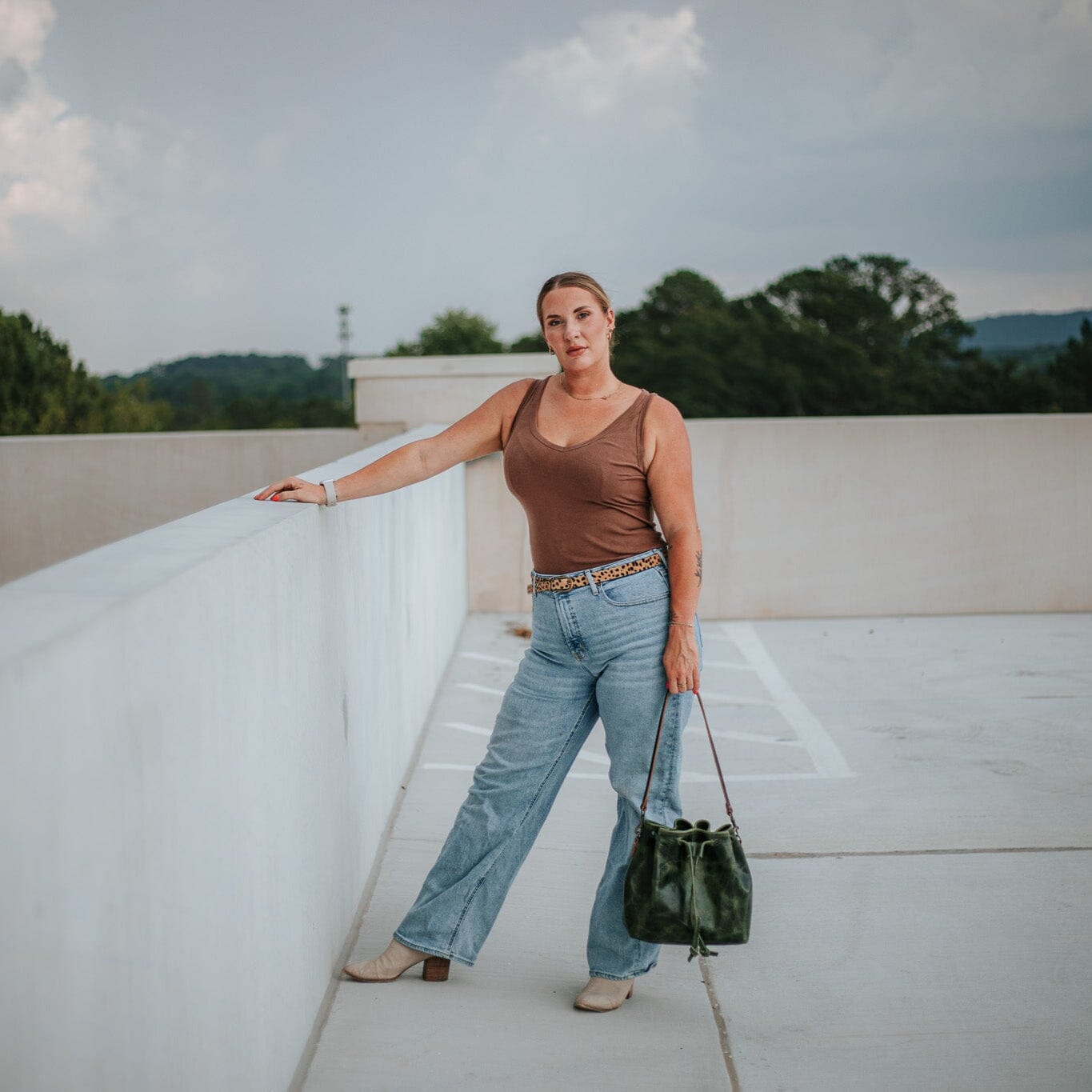 ABBY LEATHER BUCKET BAG - JADE BISON