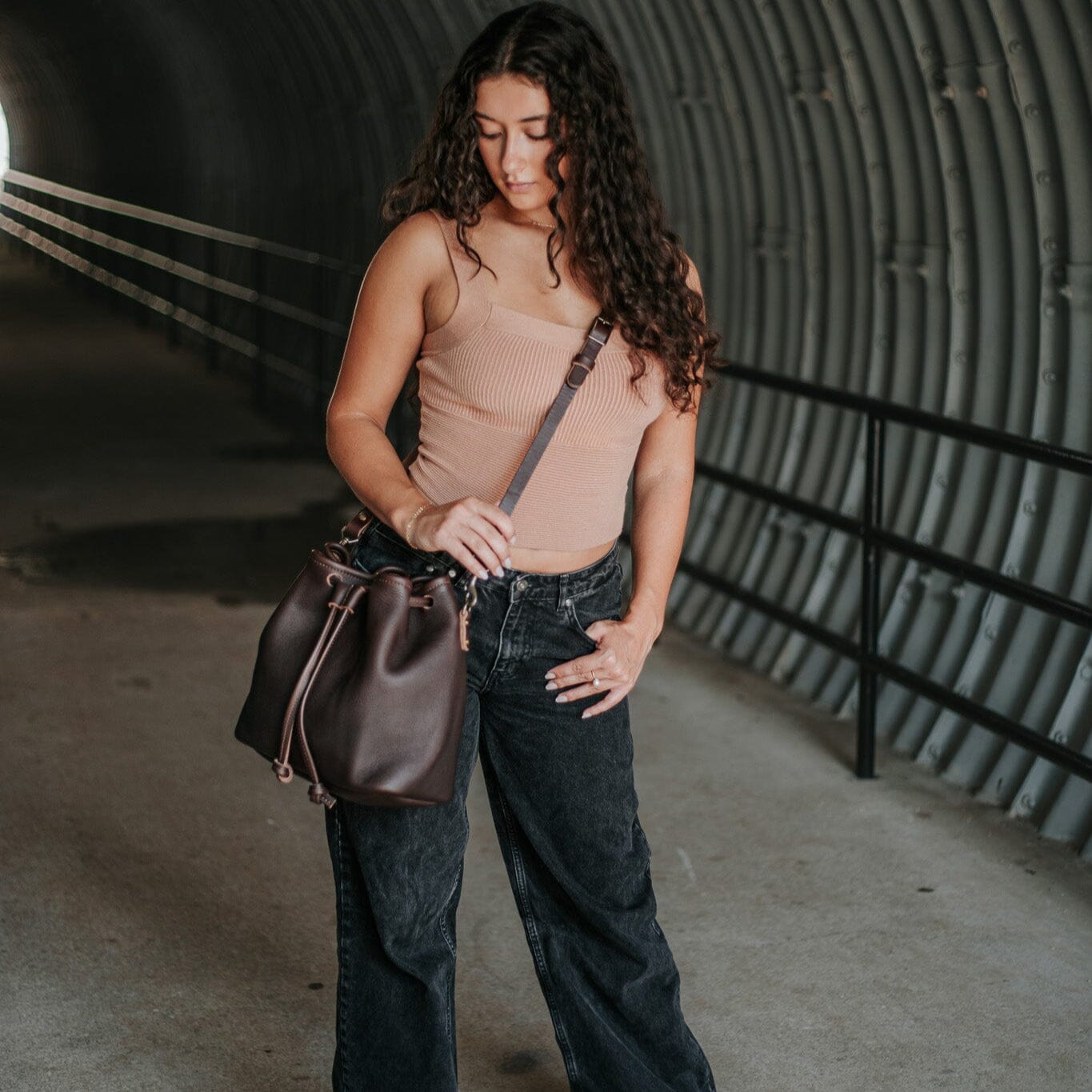 Go Forth Goods Abby Leather Bucket Bag - Mocha