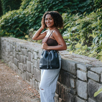 ABBY LEATHER BUCKET BAG - NAVY
