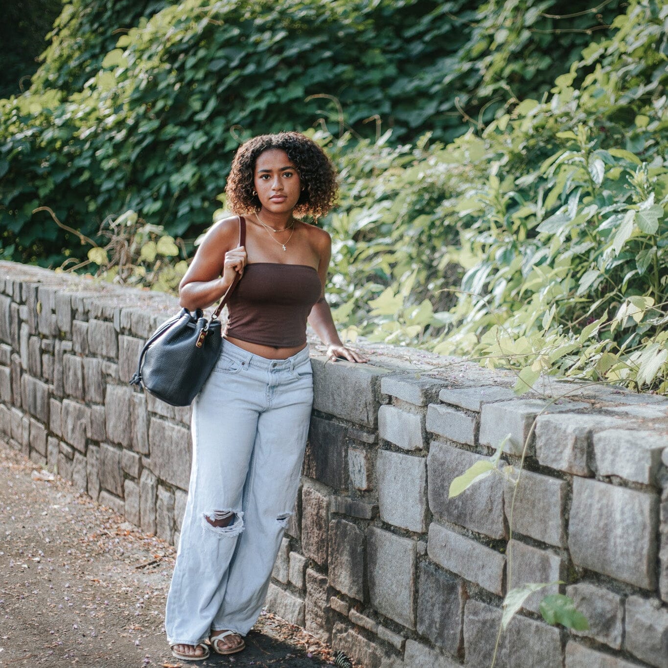 ABBY LEATHER BUCKET BAG - NAVY