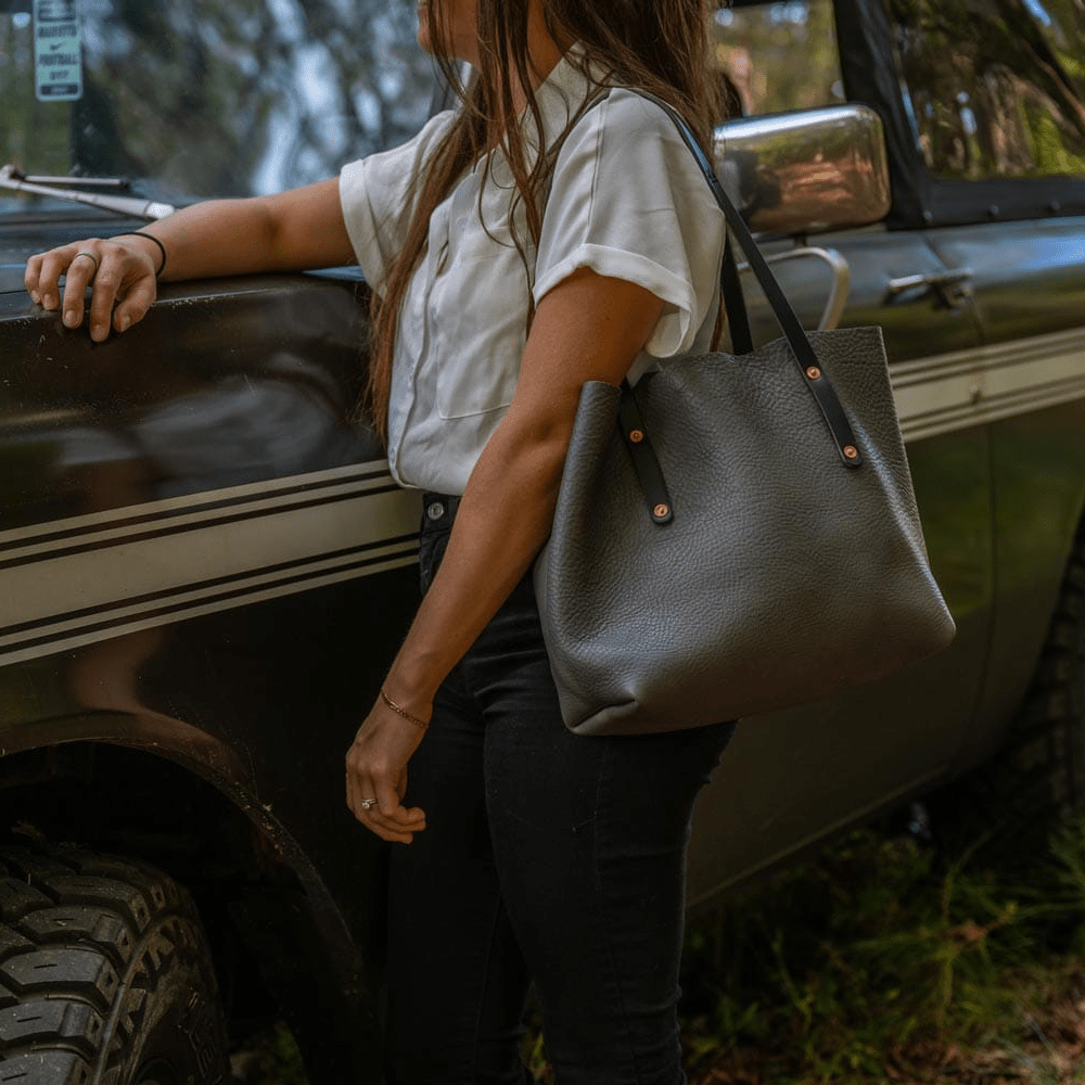 AVERY LEATHER TOTE BAG - MEDIUM - LEAD GRAY
