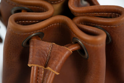 LEATHER BUCKET BAG - SMALL - CHERRY BISON