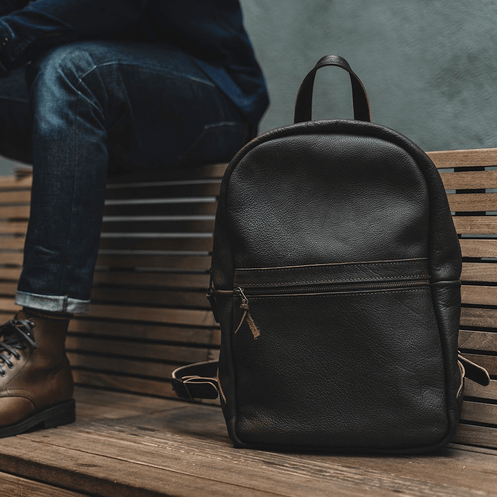 CLASSIC ZIPPERED LEATHER BACKPACK