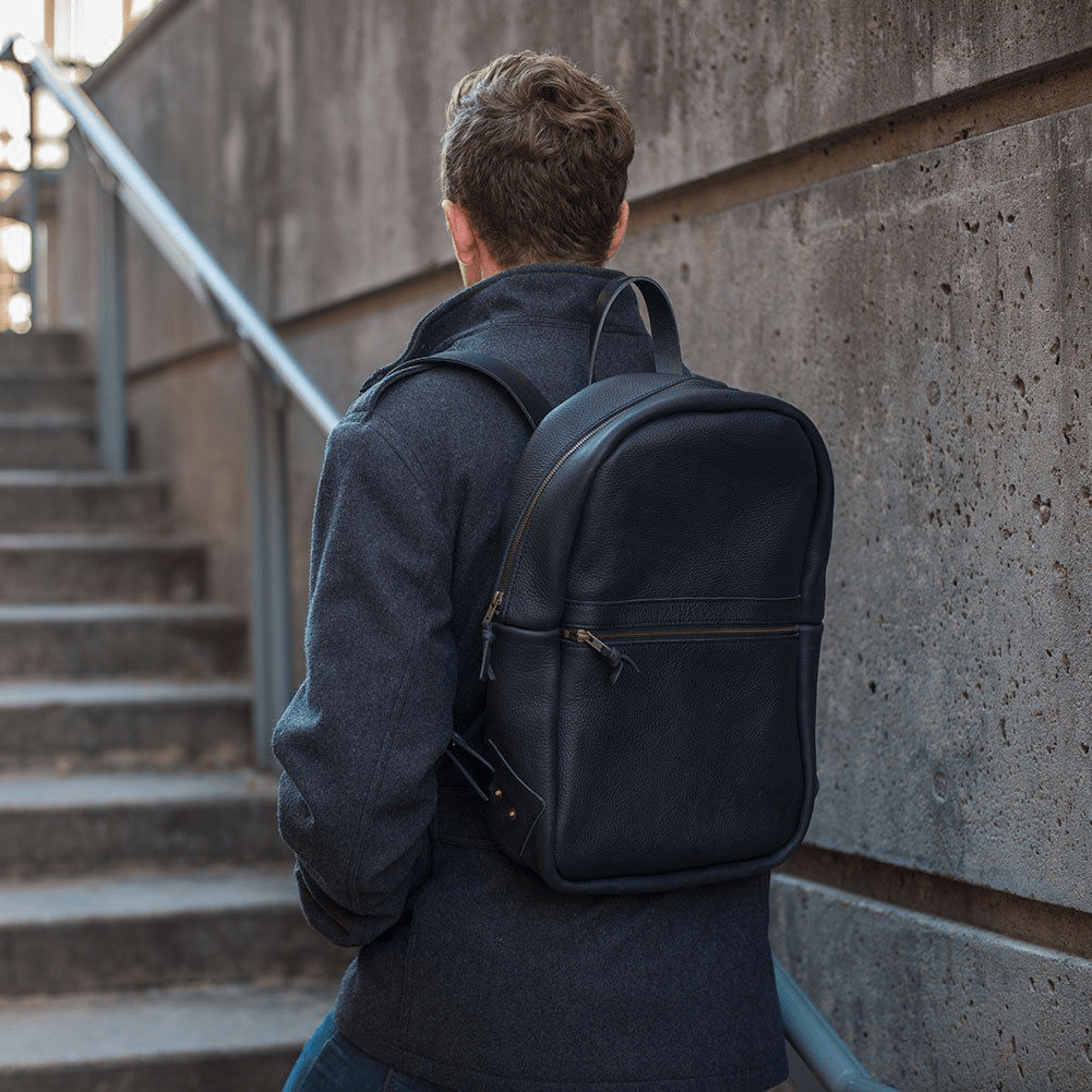 CLASSIC ZIPPERED LEATHER BACKPACK