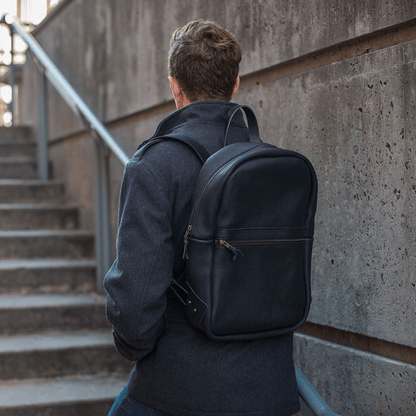 CLASSIC ZIPPERED LEATHER BACKPACK
