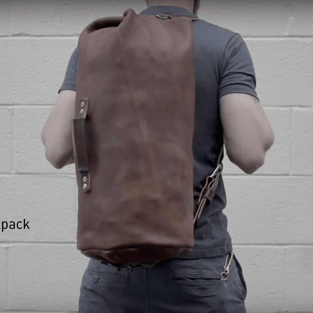 GUNNAR ZIPPERED LEATHER DUFFLE BAG - MILITARY STYLE DUFFLE BAG